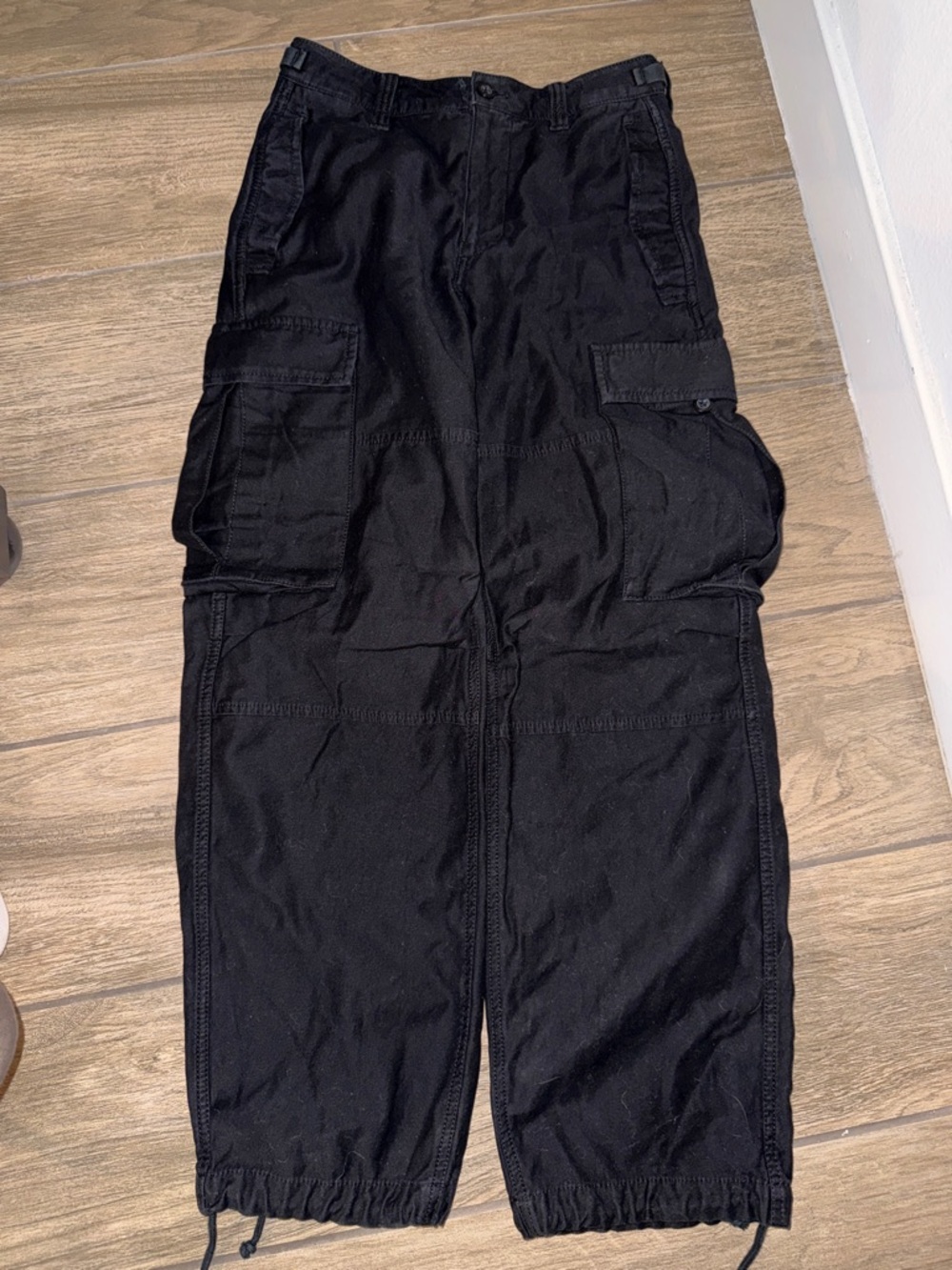 Aritzia Women’s Black Cargo Utility Pants
